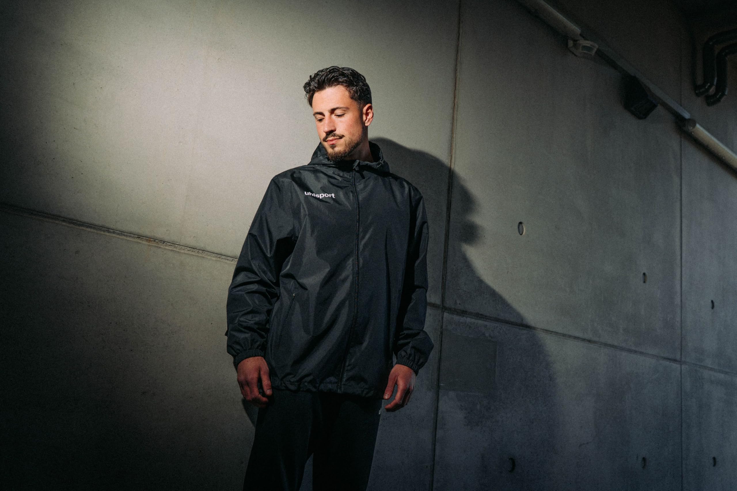 uhlsport-essential-regenjacke-giacca-antipioggia-sportiva-uomo image 2