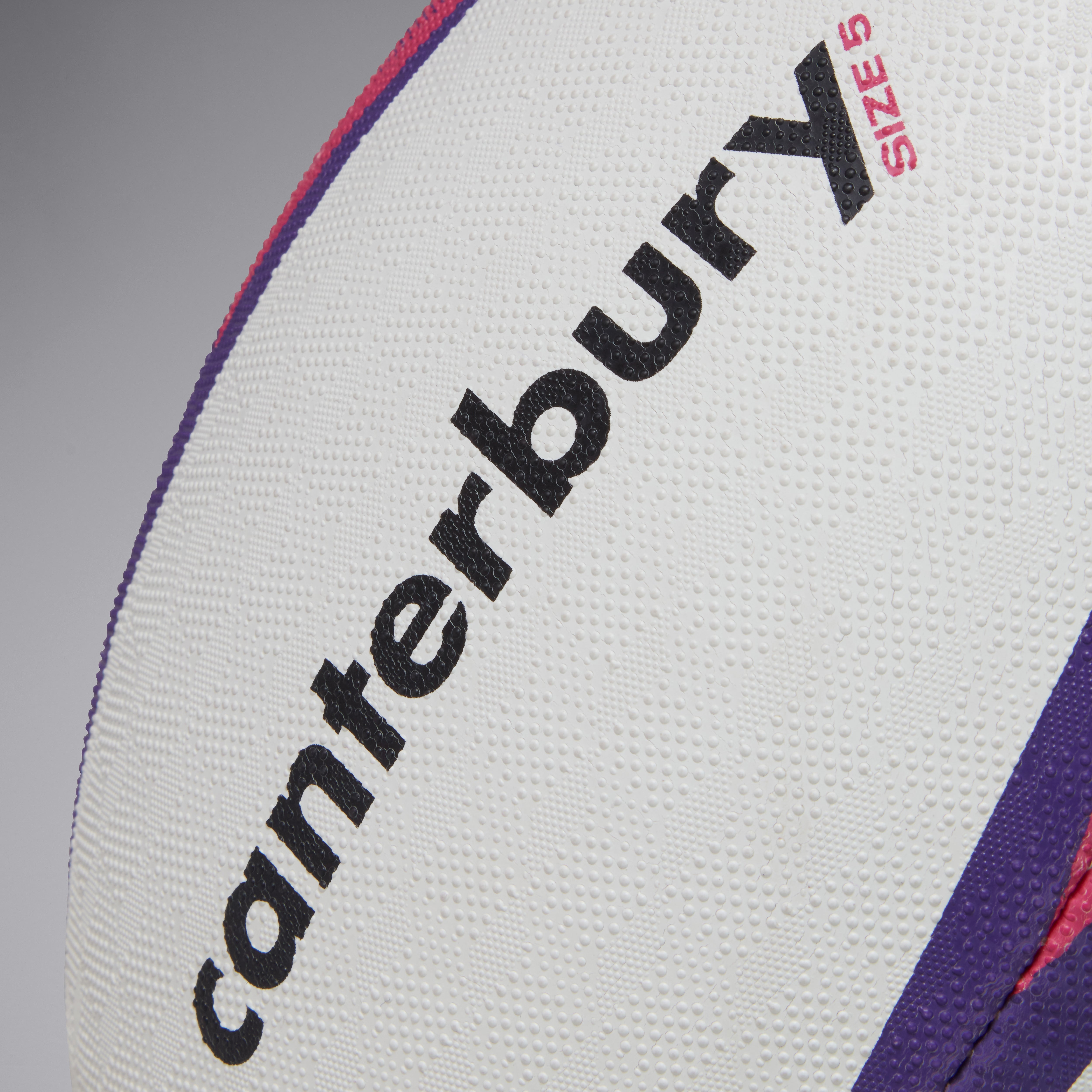 canterbury-mentre-pallone-rugby-allenamento-bianco image 3